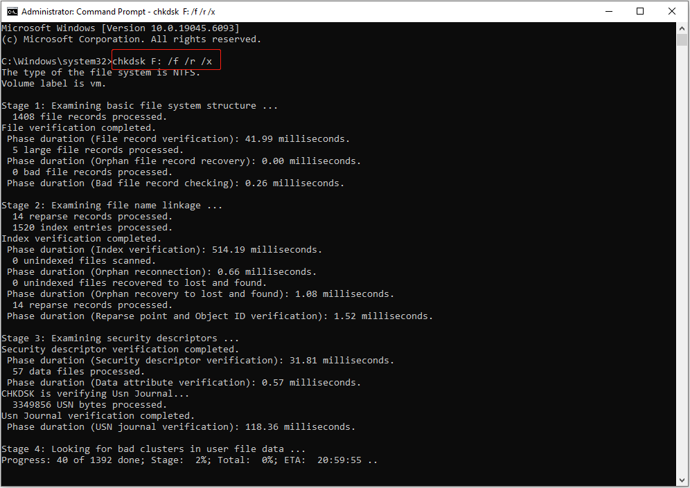 Utilisez CHKDSK pour analyser et réparer les erreurs du système de fichiers sur le lecteur F: dans l'invite de commandes.